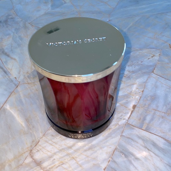 VS VERY SEXY  FINE FRAGRANCE Fine Fragrance Candle 255 g/10.2 oz - Picture 2 of 8
